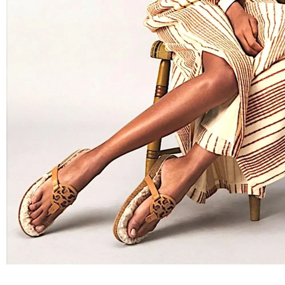Tory Burch Miller Cloud Sandal Shearling Thong Caramel Logo Slip On Womens 10.5